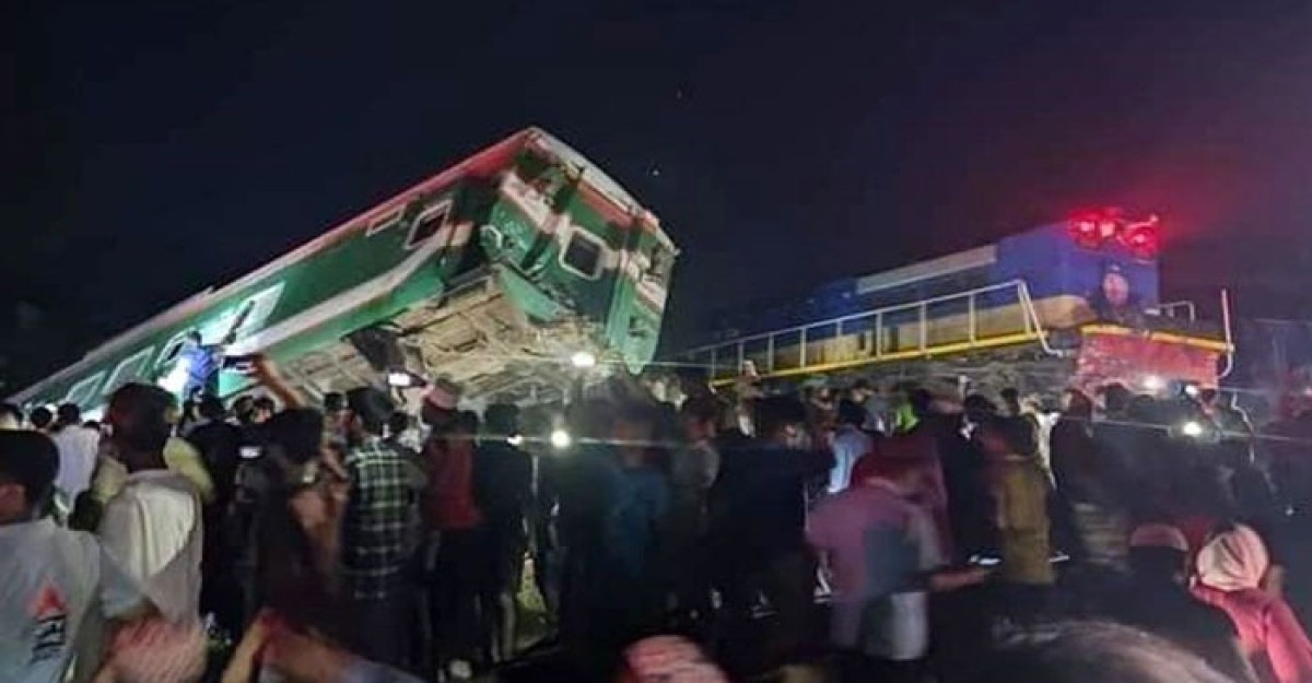 ট্রেন দুর্ঘটনা: ৪ জনকে সাময়িক বরখাস্ত