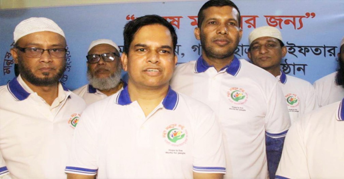 “মানুষ মানুষের জন্য” সংগঠনের ঈদ উপহার বিতরণ