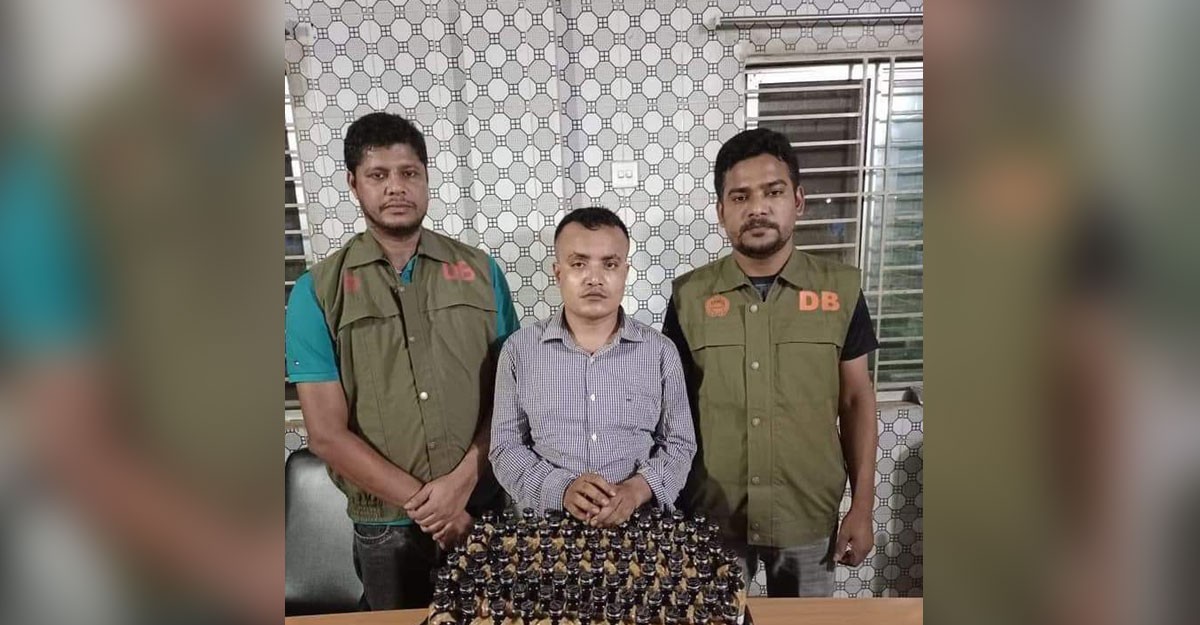 কুমিল্লায় সাংবাদিকতার আড়ালে মাদক ব্যবসা, ডিবির হাতে গ্রেফতার