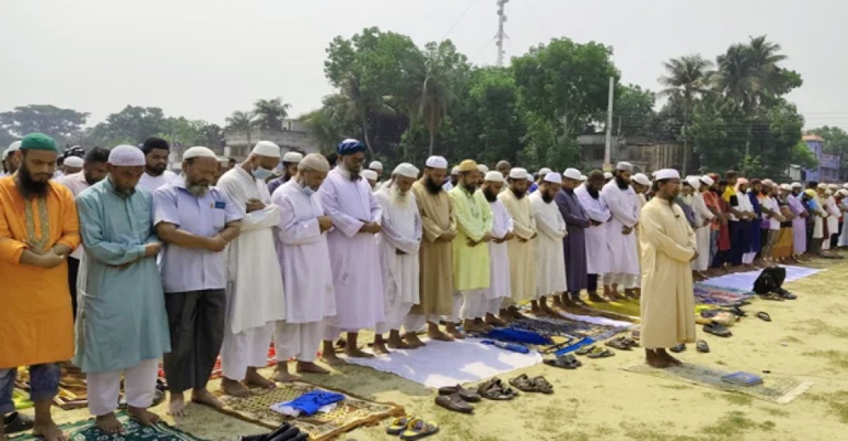 চুয়াডাঙ্গায় বৃষ্টির জন্য নামাজ আদায়