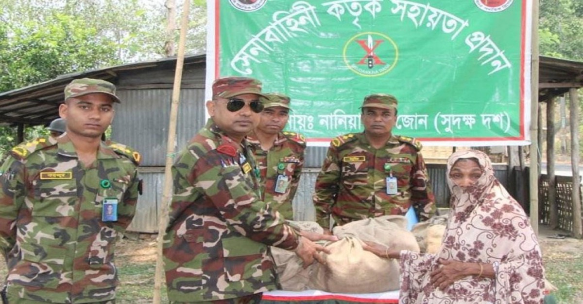 রাঙ্গামাটিতে সেনা জোনের ত্রান সামগ্রী বিতরণ