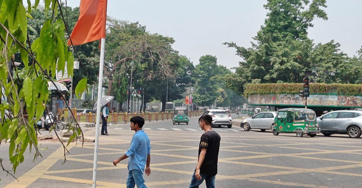 রাজধানীর রাস্তায় ঈদের আমেজ শুরু