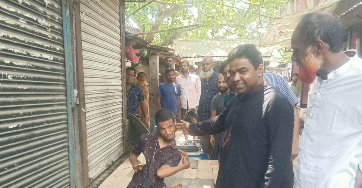 সংবাদ প্রকাশের পর প্রতিবন্ধী রায়হানের পাশে দাঁড়াল ইউএনও