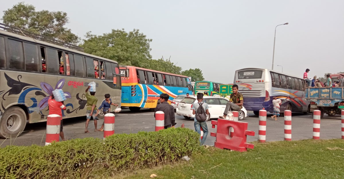ঢাকা টাঙ্গাইল মহাসড়কে যানবাহনের ধীর গতি