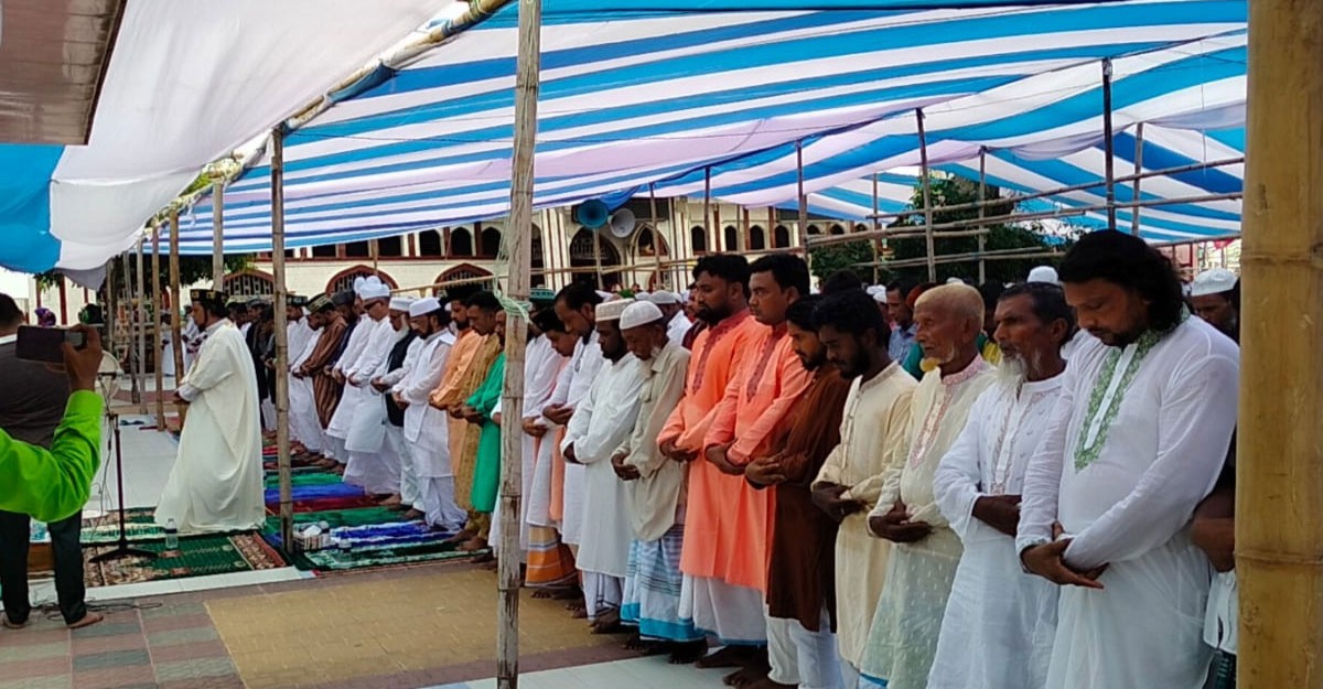 সুরেশ্বর দরবার শরিফে ঈদ জামাত অনুষ্ঠিত