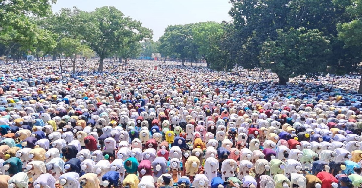 লাখো মুসল্লির অংশগ্রহণে শোলাকিয়ায় ঈদ জামাত অনুষ্ঠিত