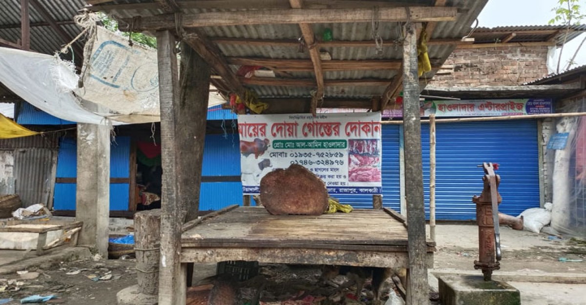 রাজাপুরে মরা গরুর মাংস বিক্রির অভিযোগ