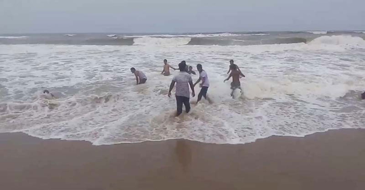 কক্সবাজারে সমুদ্রে গোসলে নেমে পর্যটকের মৃত্যু