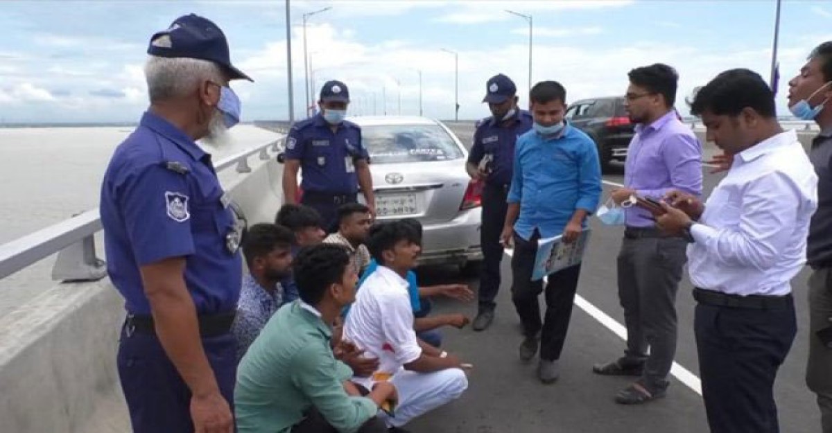পদ্মা সেতুতে বিভিন্ন অভিযোগে ৬৮ হাজার টাকা জরিমানা