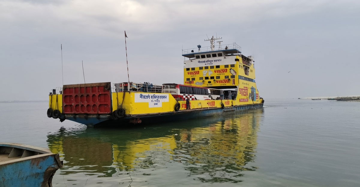 দৌলতদিয়া ঘাটে যানবাহনের চাপ বেড়েছে