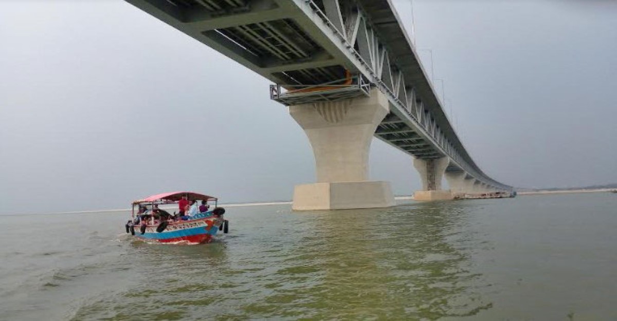 ঈদে মাওয়া ঘাটে দর্শনার্থীদের উপচে পড়া ভিড়