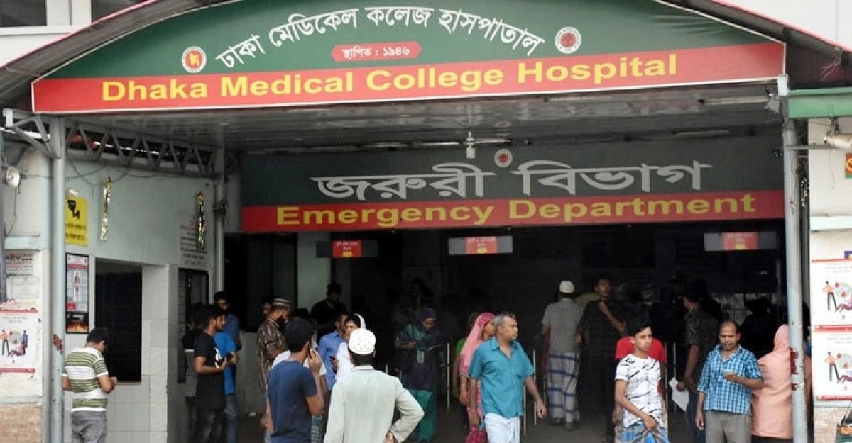 বংশালে ছাদ থেকে পড়ে নারীর মৃত্যু