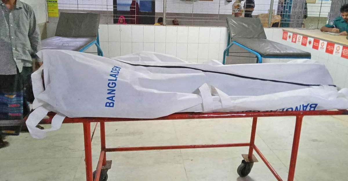 নিউমার্কেট থেকে অজ্ঞাত নারীর মরদেহ উদ্ধার