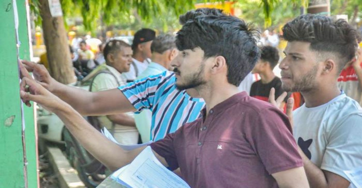 পরীক্ষায় পাস করতে না পেরে ৯ শিক্ষার্থীর আত্মহত্যা