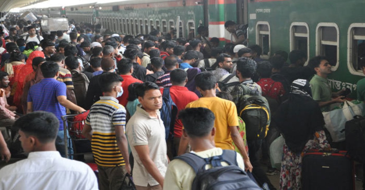 আজও রাজধানীমুখী মানুষের ভিড়