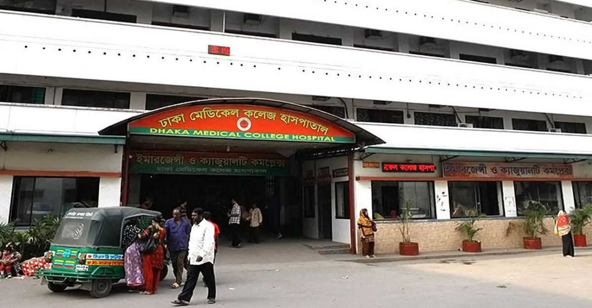 ছাদ গিয়ে নিচে পড়ে ব্যক্তির মৃত্যু