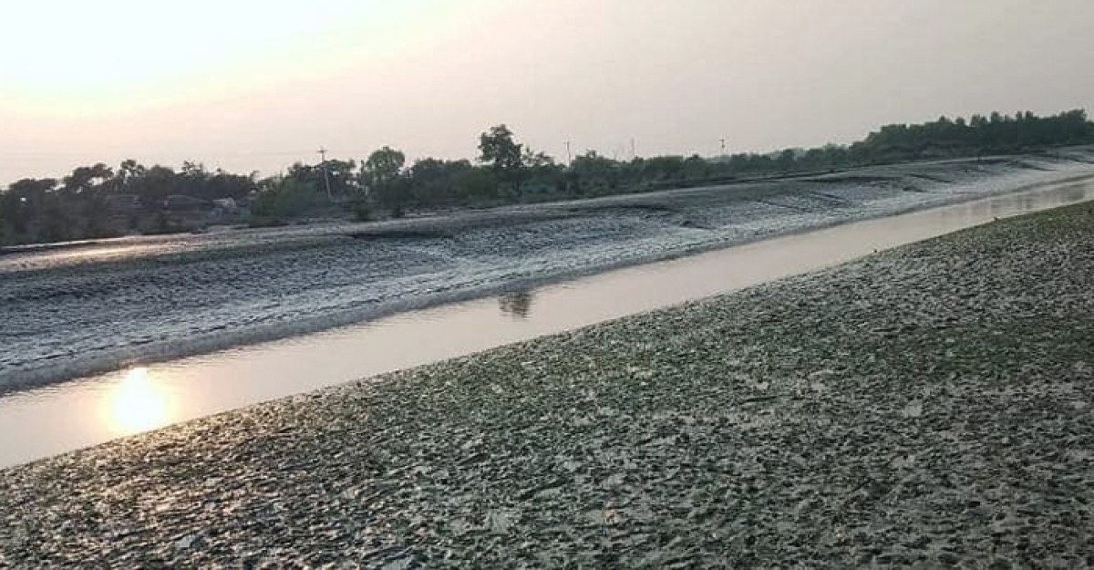 শুকিয়ে যাচ্ছে কয়রার খরস্রোতা কপোতাক্ষ নদ