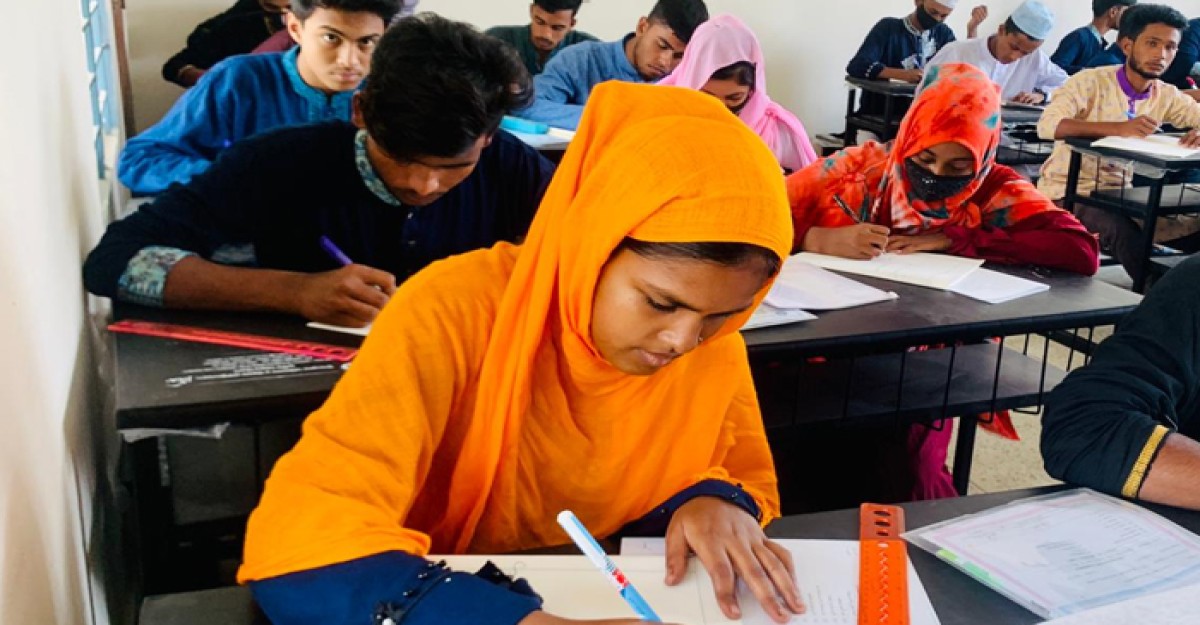 ক্ষেতলালে দুই দিনের শিশুকে নিয়ে দাখিল পরীক্ষা দিচ্ছে মা