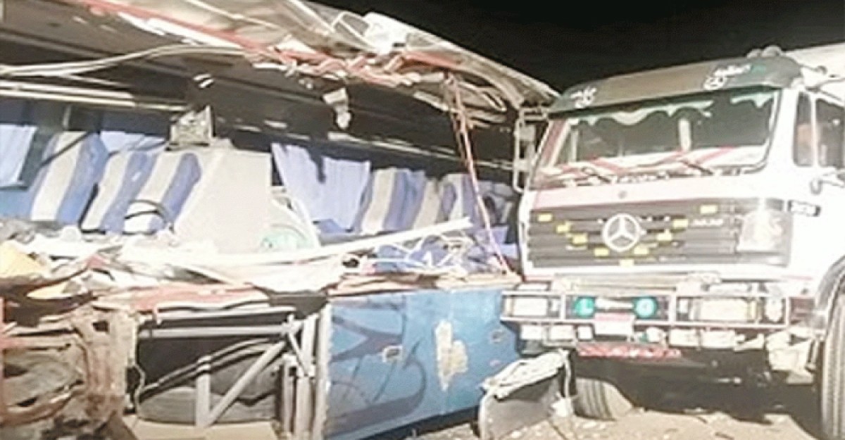 মিসরে বাস-ট্রাকের সংঘর্ষ, নিহত ১৭
