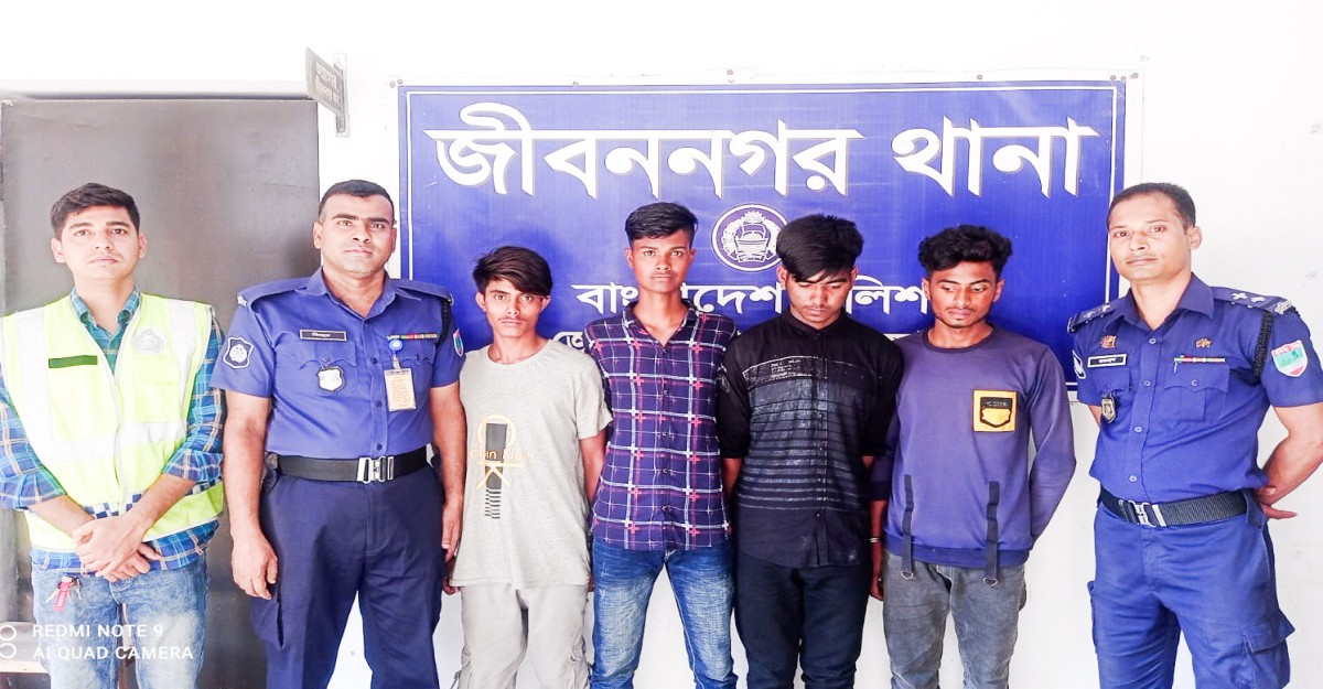 জীবননগরে ৩ স্কুলছাত্রী উদ্ধার, গ্রেফতার ৪