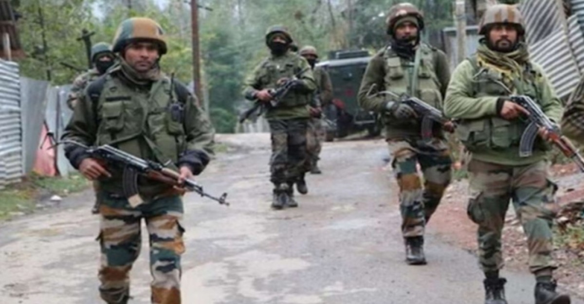 কাশ্মীরে বোমা বিস্ফোরণে ২ সেনা নিহত, আহত ৪
