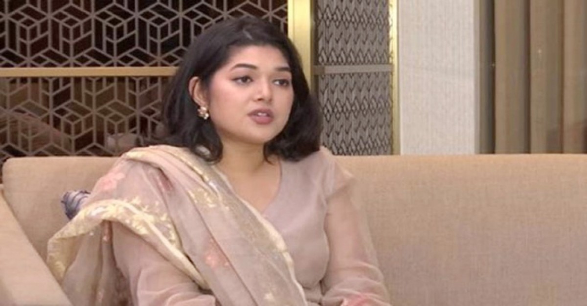 দেশবাসীর কাছে দোয়া চাইলেন ‘চিফ হিট অফিসার’ বুশরা