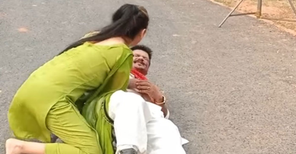 ভাইকে বাঁচাতে সাহায্য চাইলেন সাদিয়া মির্জা