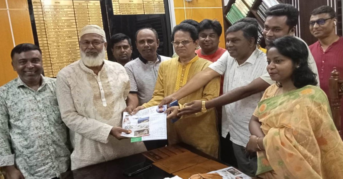 কেন্দুয়ায় বইছে নির্বাচনী হাওয়া, সরকারের উন্নয়নের প্রচারপত্র বিলি