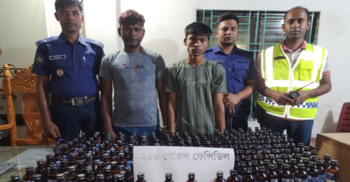 বেনাপোলে ফেন্সিডিল ভারতীয় অবৈধ প্রসাধনীসহ গ্রেফতার ৩