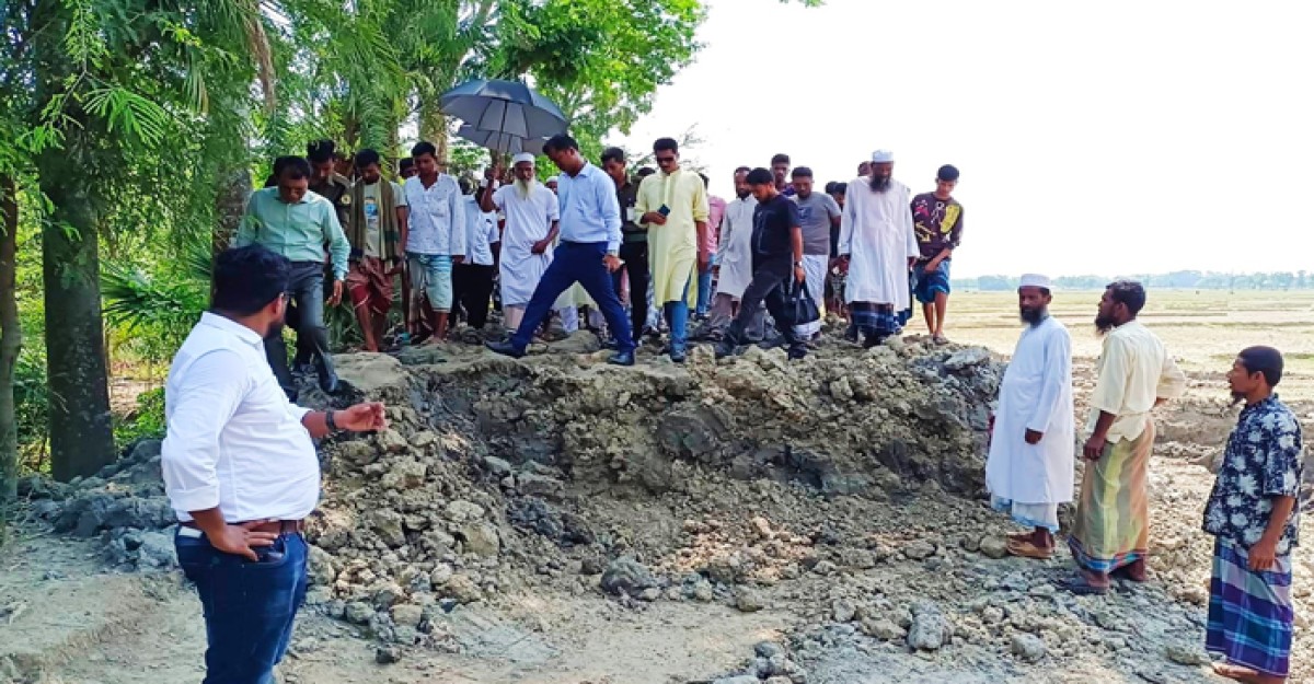 রাস্তা সংস্কারে তালগাছ উপড়ে ফেলায় ইউপি চেয়ারম্যানকে হাইকোর্টে তলব