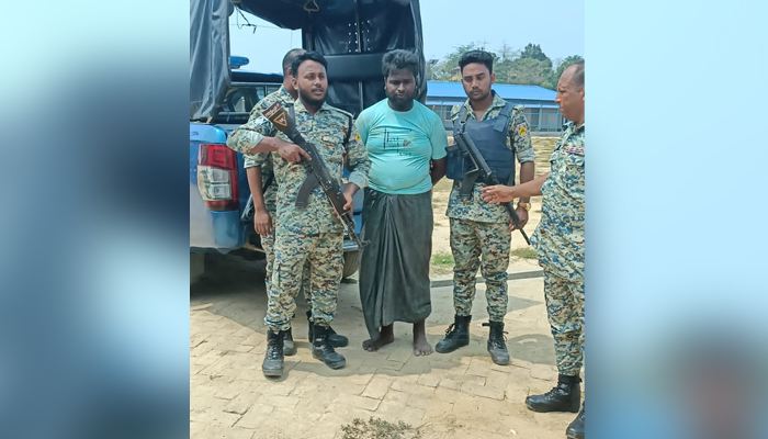 উখিয়ার রোহিঙ্গা কাম্পে অভিযান, আরসার শীর্ষ সন্ত্রাসী আটক