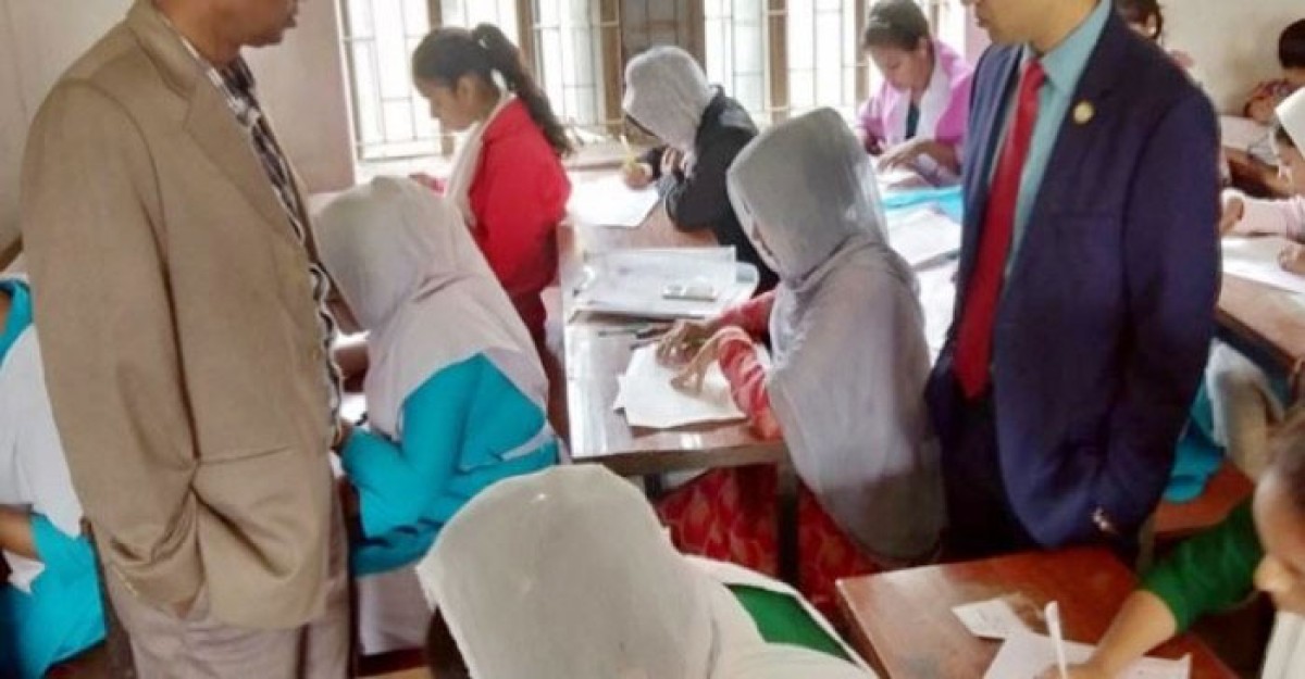 বাবার মরদেহ বাড়িতে রেখে পরীক্ষা দিল মিশু