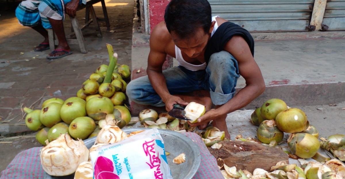 শ্রীনগরে গরমে বেড়েছে তালের শাঁসের কদর