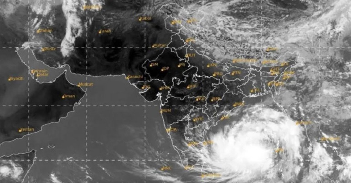 প্রবল ঘূর্ণিঝড়ে পরিণত হয়েছে ‘মোখা’