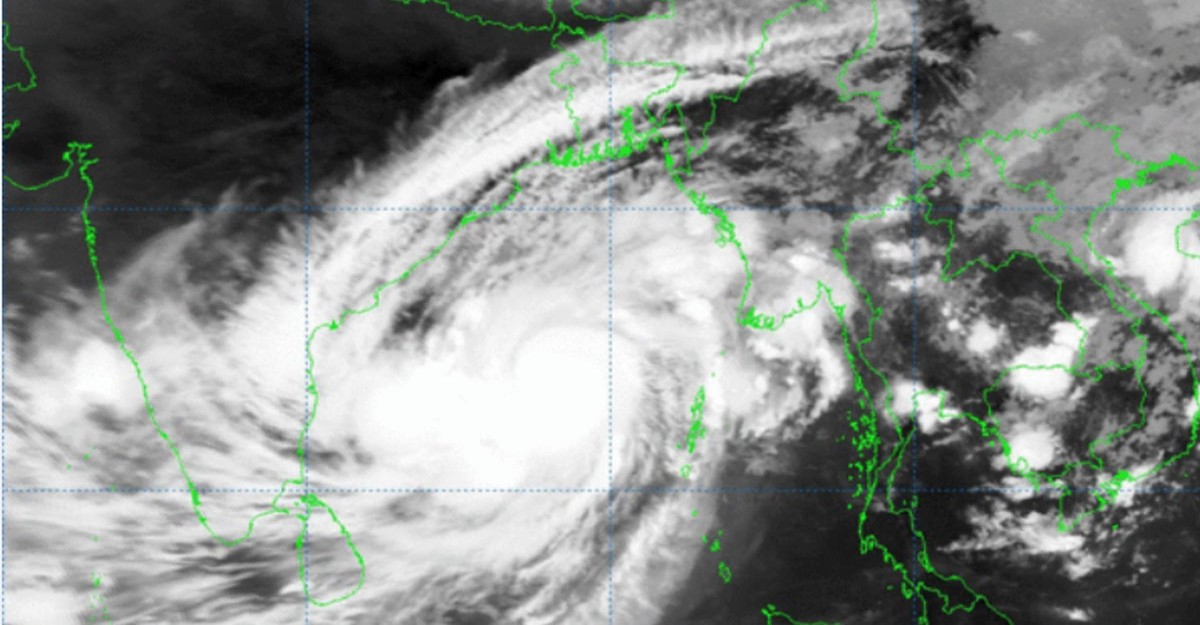অতি প্রবল ঘূর্ণিঝড়ে পরিণত হয়েছে মোখা