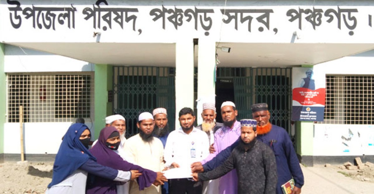 পঞ্চগড়ে মসজিদ ভিত্তিক গণশিক্ষা প্রকল্পের শিক্ষক শিক্ষিকাদের স্মারকলিপি