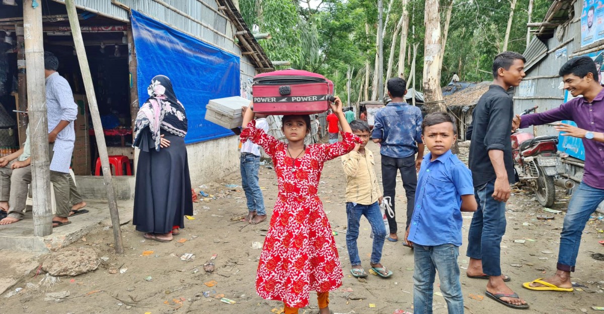 মোখা: কক্সবাজারে আশ্রয় কেন্দ্রে আসছে উপকূলের মানুষ