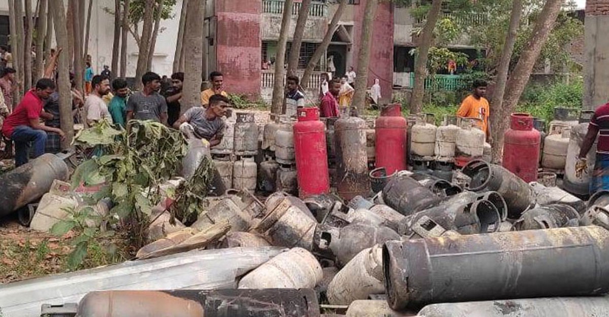 সিলিন্ডার রিফিল কারখানায় ভয়াবহ বিস্ফোরণে দগ্ধ ৫