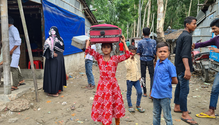 মোখা: কক্সবাজারের আশ্রয় কেন্দ্রে ১ লাখ ৮৭ হাজার মানুষ
