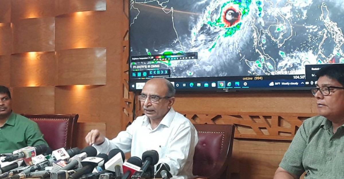 ঝুঁকি কেটেছে বাংলাদেশের, মূল আঘাত মিয়ানমারে