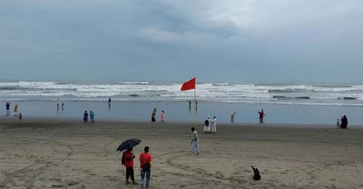 রাতেই মহাবিপদ সংকেত নামিয়ে ফেলা হবে: আবহাওয়া অধিদফতর