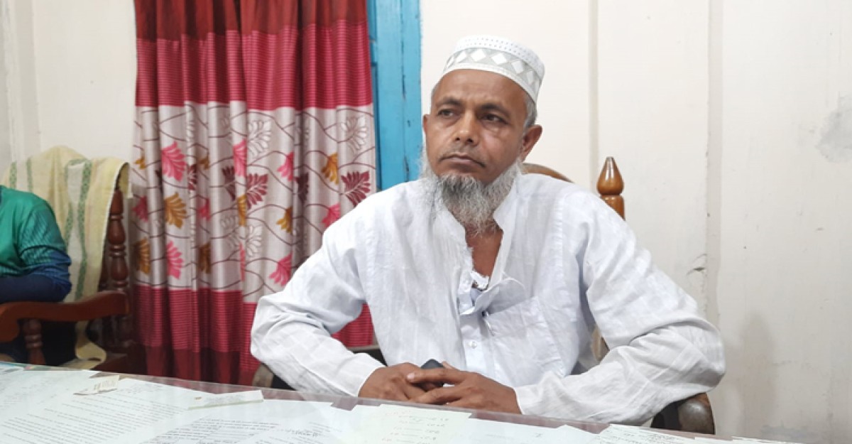 ঘুষের টাকা ফেরতের দাবিতে অধ্যক্ষ অবরুদ্ধ