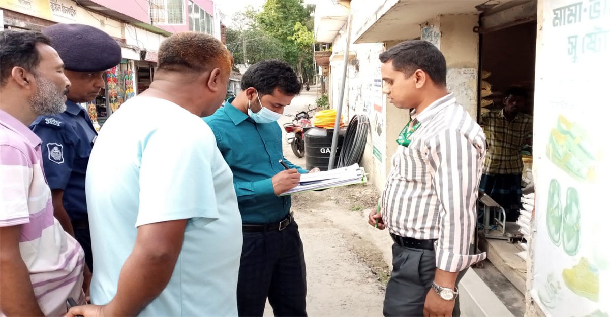 পলিথিনের বস্তায় চাল বিক্রি, ২ মামলায় ৬০০০ জরিমানা