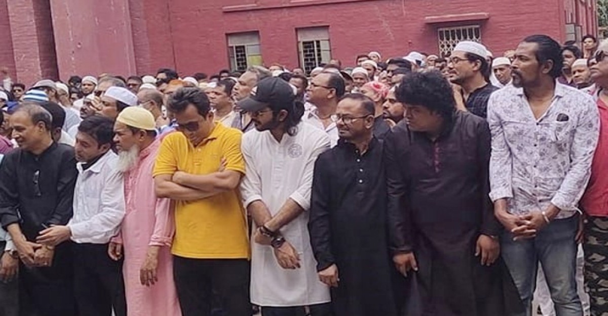 এফডিসিতে নায়ক ফারুকের জানাজা সম্পন্ন