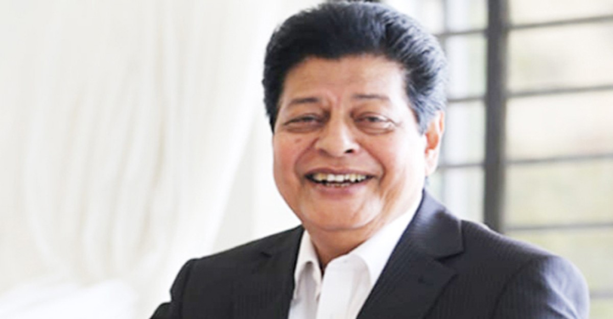 বাবার কবরের পাশে শায়িত হলেন চিত্রনায়ক ফারুক