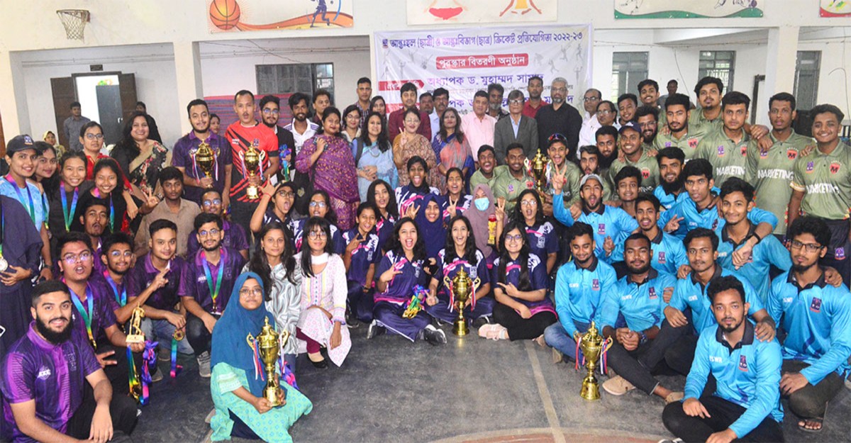 ঢাবির আন্তঃহল ও আন্তঃবিভাগ ক্রিকেট প্রতিযোগিতার পুরস্কার বিতরণ