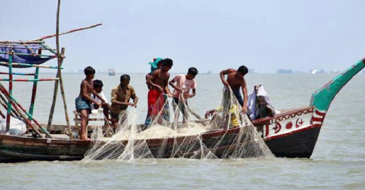 মধ্যরাত থেকে ৬৫ দিন সাগরে মাছ ধরায় নিষেধাজ্ঞা