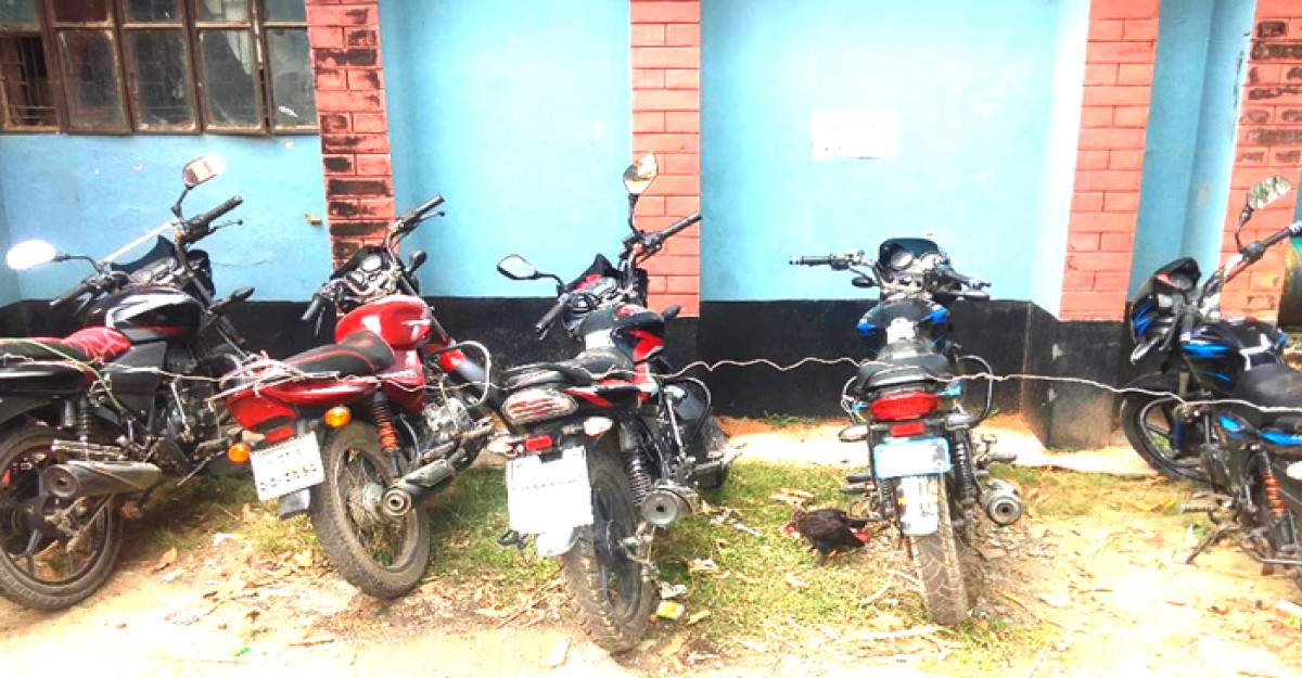 নবাবগঞ্জে পাঁচটি চোরাই মোটরসাইকেল উদ্ধার