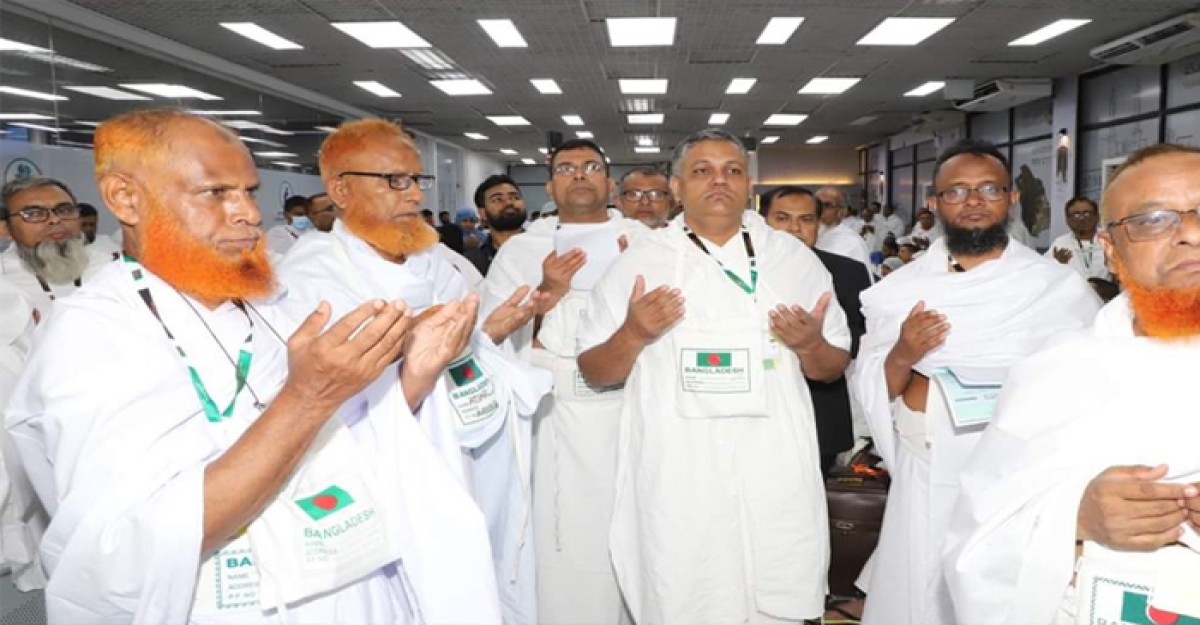 জেদ্দায় পৌঁছেছে বিমানের প্রথম হজ ফ্লাইট