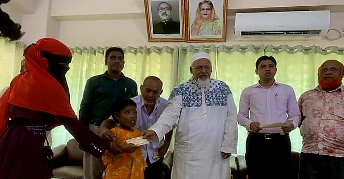 ইসলামপুরে অসহায় দুস্থ রোগীদের মাঝে ধর্ম প্রতিমন্ত্রীর চেক বিতরণ
